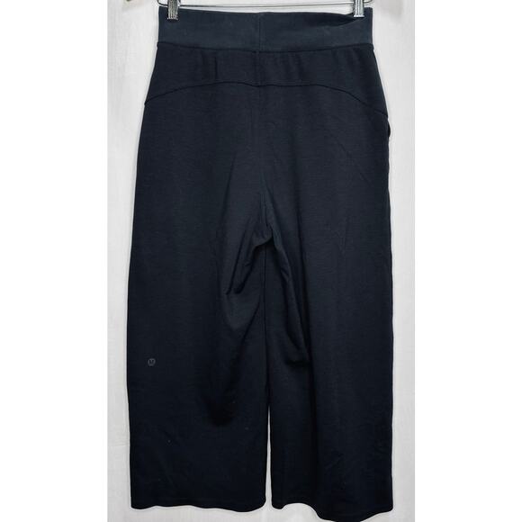 Lululemon Can You Feel The Pleat Wide Leg Crop 21" in Black Size 6 - Picture 7 of 9